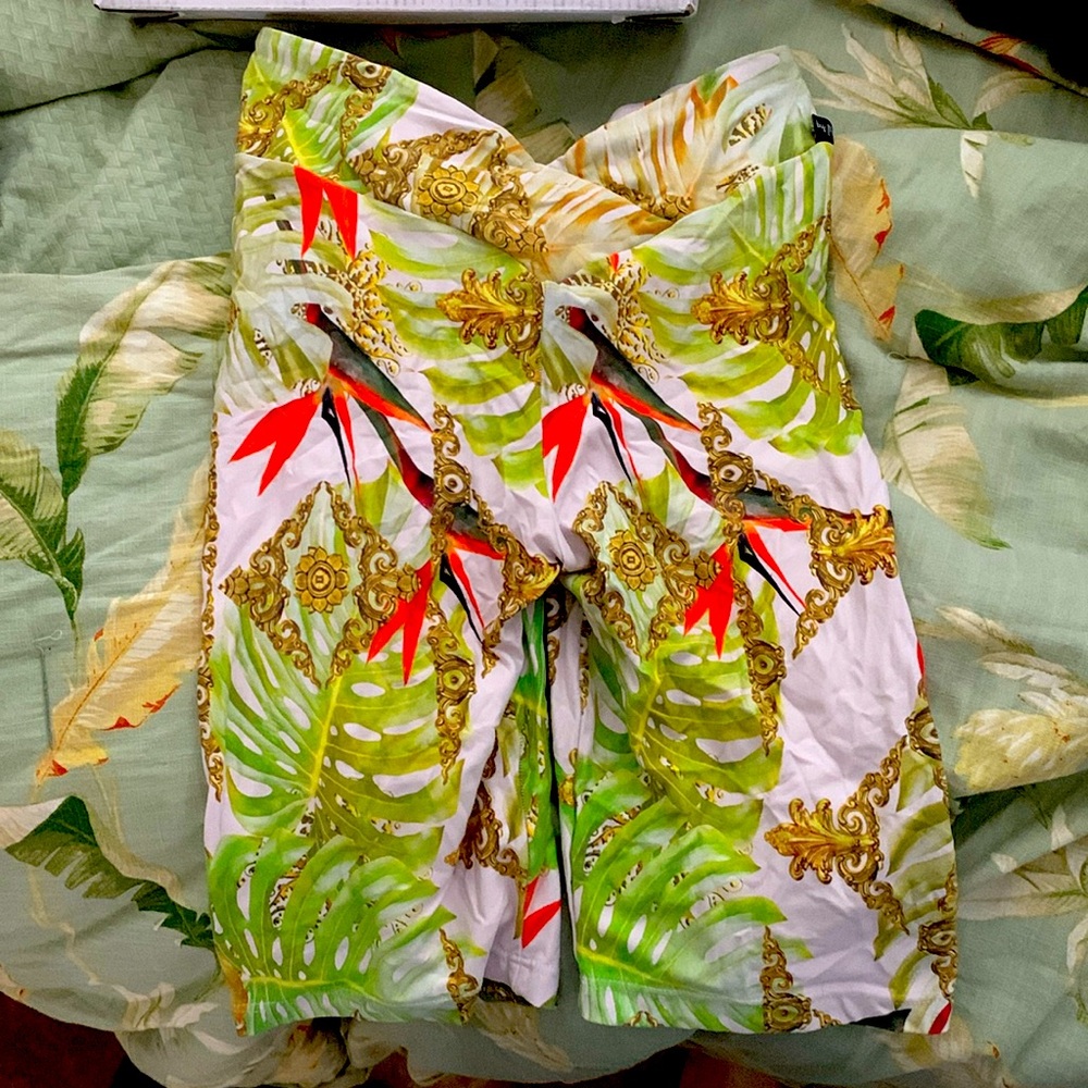 Lici fit scrunch shorts small